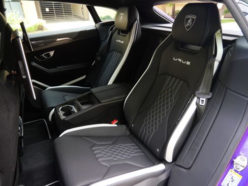Used 2024 Lamborghini Urus Performante AWD/4WD image 6