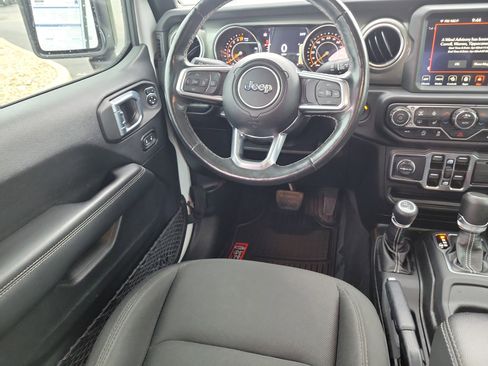 Used 2022 Jeep Gladiator Overland w/ Cold Weather Group image 13