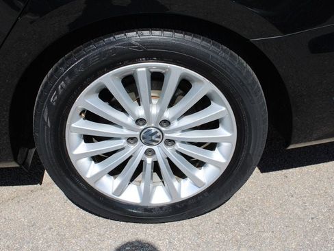 Used 2016 Volkswagen Passat 1.8T SE FWD image 38