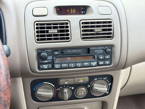 Used 2001 Toyota Corolla CE FWD image 22