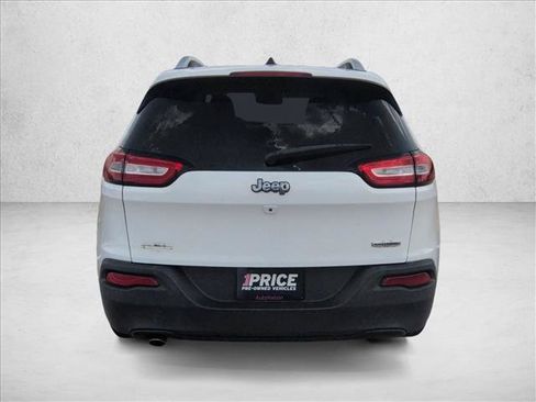 Used 2017 Jeep Cherokee Latitude FWD image 7