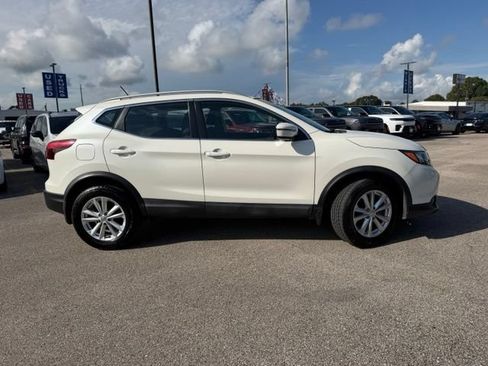 Used 2017 Nissan Rogue Sport SV FWD image 5