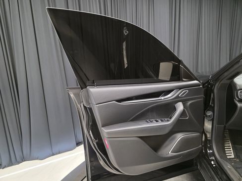 Used 2018 Maserati Levante GranSport image 14