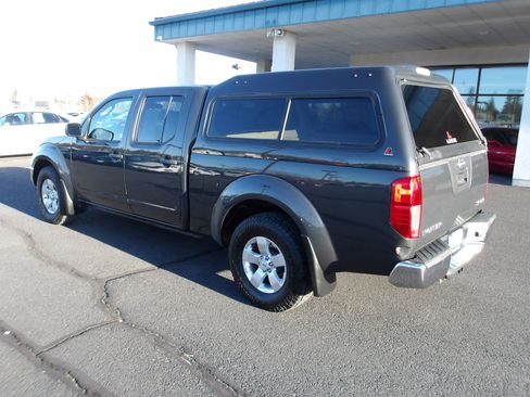 Used 2010 Nissan Frontier SE image 3