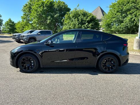 Used 2021 Tesla Model Y Long Range image 8