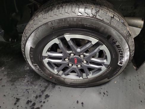 Used 2024 Toyota Tacoma TRD Sport w/ TRD Sport Upgrade Package image 11