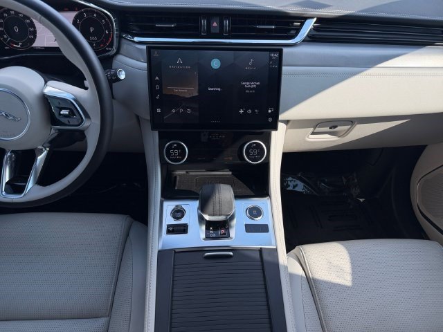 Used 2026 Jaguar F-PACE R-Dynamic S AWD/4WD image 15