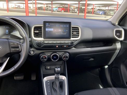 Used 2025 Hyundai Venue SEL image 6