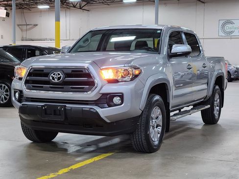 Used 2017 Toyota Tacoma SR5 image 4
