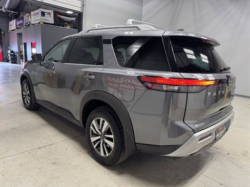 Used 2022 Nissan Pathfinder SL image 5