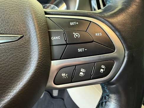 Used 2021 Chrysler Pacifica Touring-L image 22