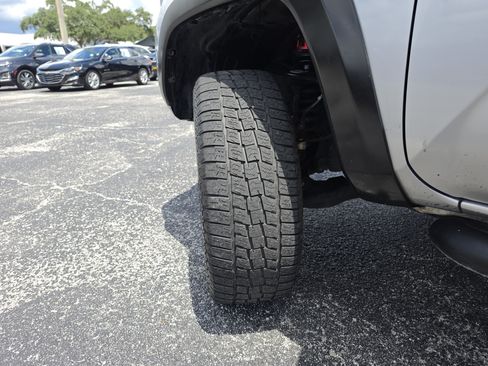 Used 2016 Toyota Tacoma SR5 RWD image 38