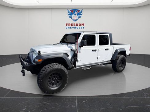 Used 2021 Jeep Gladiator Sport AWD/4WD image 2