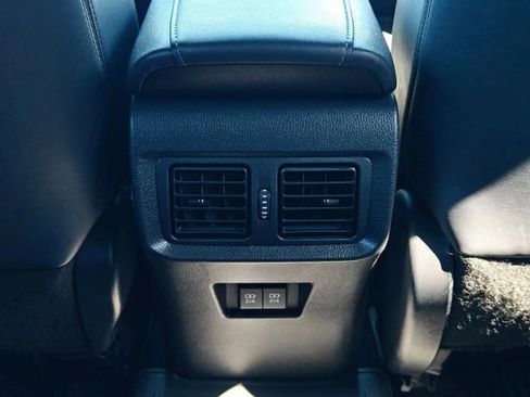 Used 2021 Toyota Venza XLE image 26