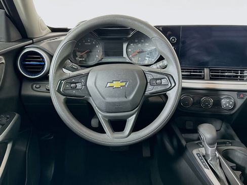 Used 2025 Chevrolet Trax LS FWD image 17