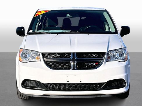 Used 2018 Dodge Grand Caravan SE w/ UConnect Hands-Free Group image 3