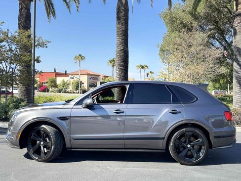 Used 2018 Bentley Bentayga AWD/4WD image 19