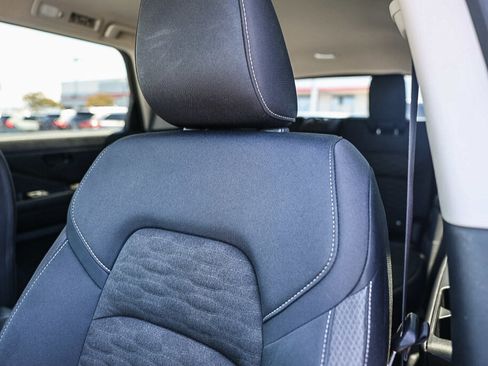 Used 2025 Nissan Pathfinder S FWD image 2