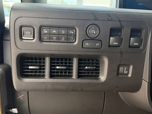 Used 2024 Chevrolet Brightdrop 600 w/ Battery Pack, Max Range AWD/4WD image 14