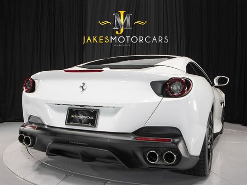 Used 2019 Ferrari Portofino image 12