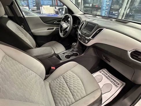 Used 2020 Chevrolet Equinox LS w/ LS Convenience Package image 9