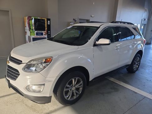 Used 2017 Chevrolet Equinox LT w/ Convenience Package image 2