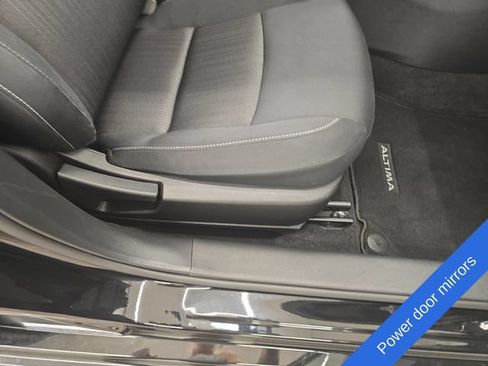 Used 2025 Nissan Altima 2.5 SV FWD image 10