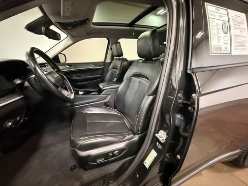 Used 2022 Jeep Grand Cherokee L Limited AWD/4WD image 12