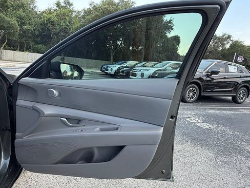 Used 2024 Hyundai Elantra SE FWD image 31