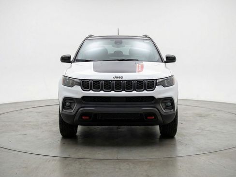 Used 2025 Jeep Compass Trailhawk image 2