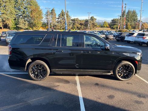 Used 2022 Chevrolet Suburban RST w/ Luxury Package AWD/4WD image 8