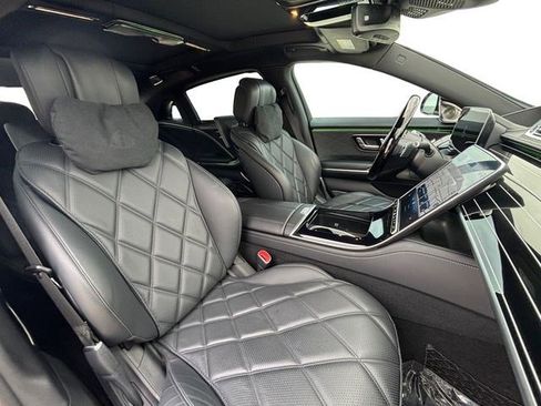 Used 2025 Mercedes-Benz Maybach S 580 4MATIC image 19