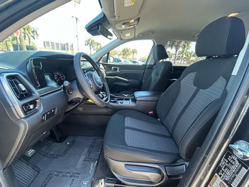 Used 2023 Kia Sorento LX image 13