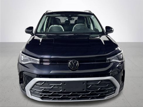 New 2025 Volkswagen Taos SE image 3