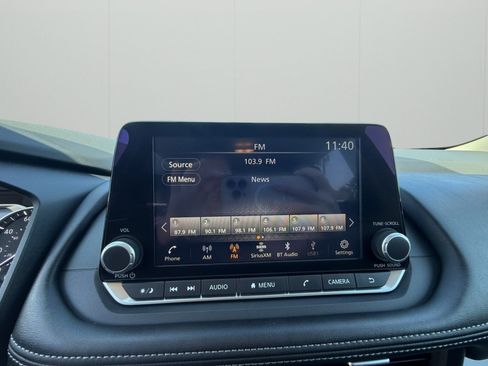Used 2025 Nissan Rogue SV FWD image 12