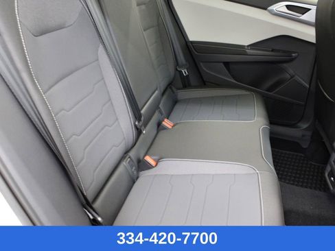 Certified 2025 Volkswagen Taos SE w/ Panoramic Sunroof Package image 17