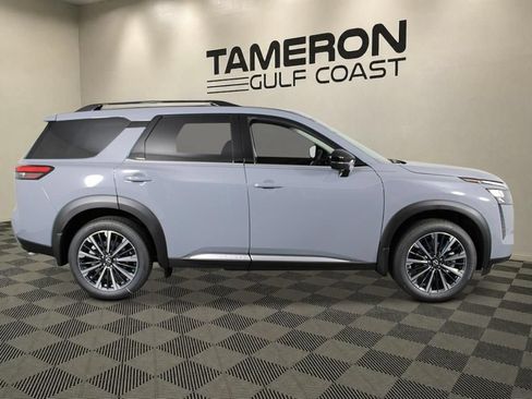 New 2026 Nissan Pathfinder Platinum FWD image 2