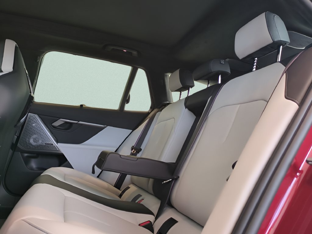 New 2026 BMW M5 Touring AWD/4WD image 13