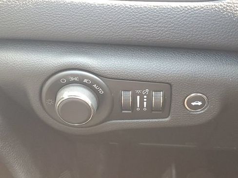Used 2016 Chrysler 200 LX FWD image 17