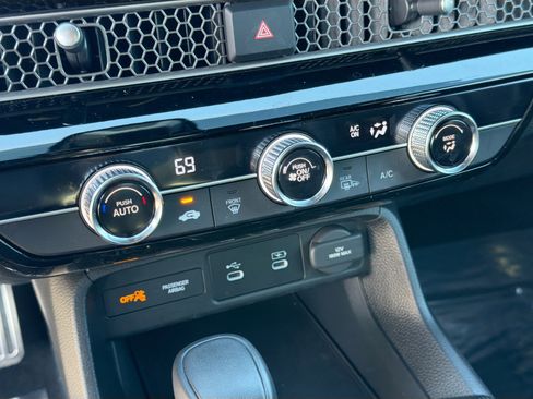 Used 2025 Honda Civic Sport image 31