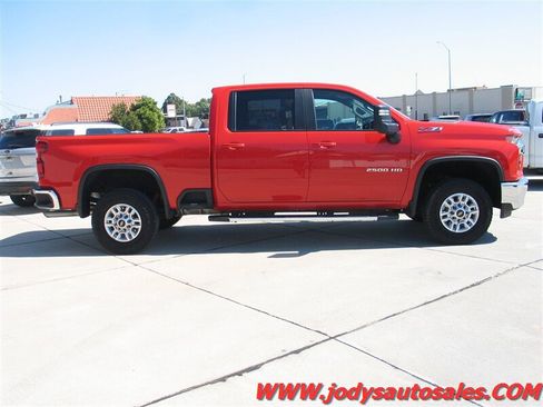 Used 2022 Chevrolet Silverado 2500 LT w/ Convenience Package AWD/4WD image 39