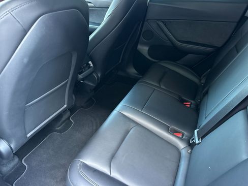 Used 2023 Tesla Model Y Performance image 11
