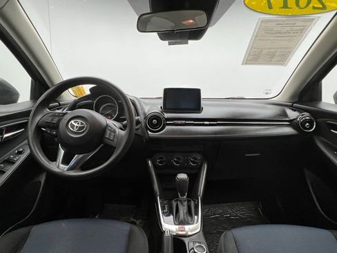 Used 2017 Toyota Yaris iA image 9