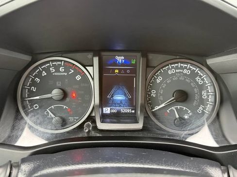 Used 2022 Toyota Tacoma TRD Off-Road w/ Black Out Package (TMS) AWD/4WD image 17
