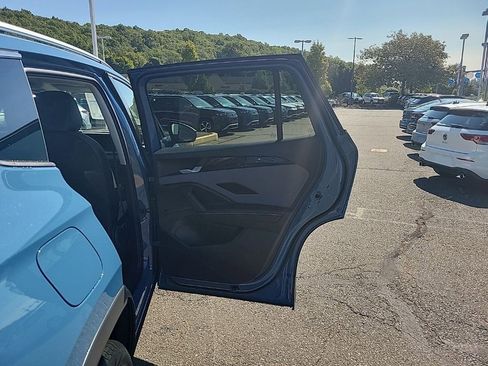 New 2025 Volkswagen Tiguan SE image 42