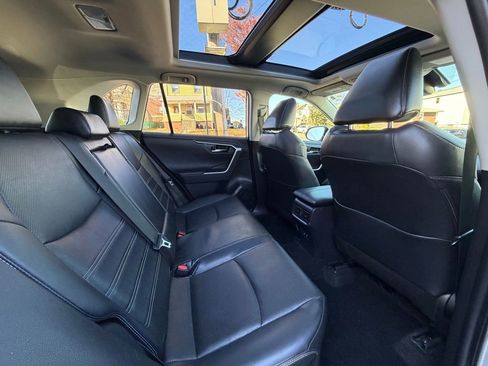 Used 2021 Toyota RAV4 Limited image 28