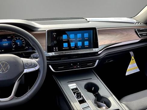 New 2026 Volkswagen Atlas SE FWD image 6