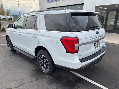 Used 2023 Ford Expedition XLT image 6