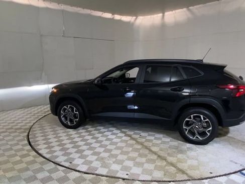 Used 2024 Chevrolet Trax LT w/ Driver Confidence Package FWD image 8