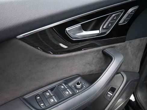 Used 2017 Audi Q7 3.0T Prestige AWD/4WD image 9